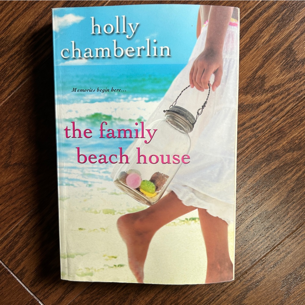 4 books for $16 - THE FAMILY BEACH HOUSE by Holly Chamberlin